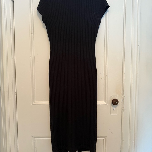 Backless Ribbed Knit Dress - Picture 3 of 4